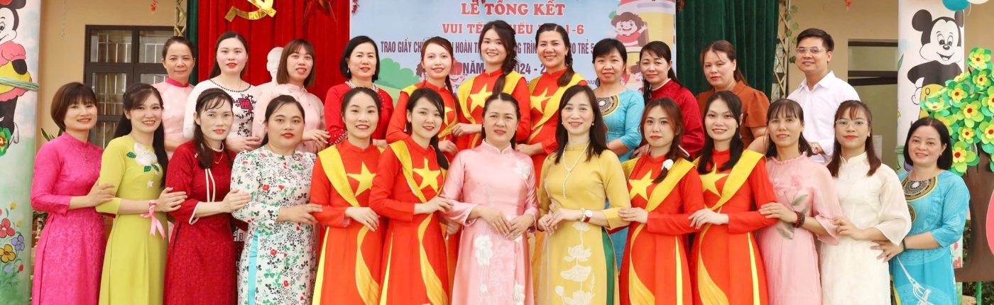 Hình ảnh tập thể CB, GV, NV nhà trường